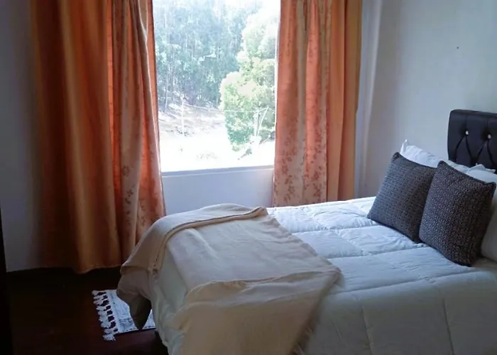 Habitacion Central Con Balcon, Bano Privado Y Parqueadero
